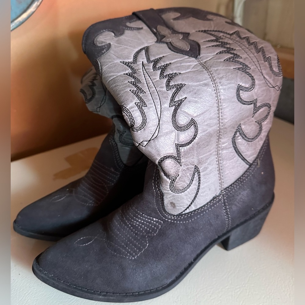 Black cowboy boots